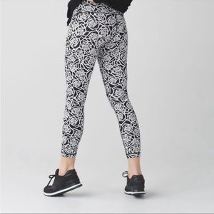 Lululemon Posey Rose wunder under 7/8 leggings